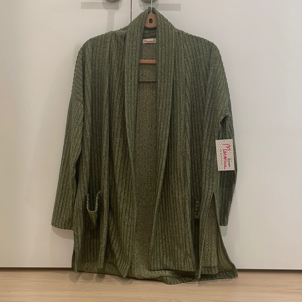 Flowy green cardigan - cute color!